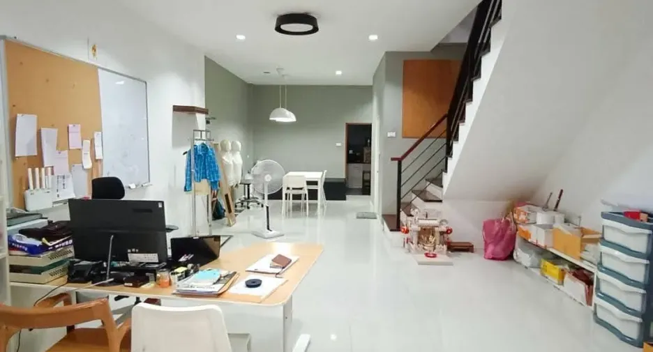 For sale 5 bedrooms townhouse in Bang Phlat, Bangkok