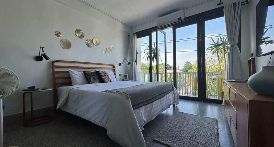 For sale 2 bedrooms townhouse in Phra Khanong, Bangkok