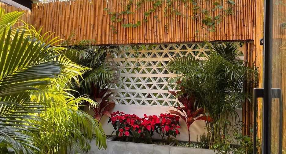 For sale 2 bedrooms townhouse in Phra Khanong, Bangkok