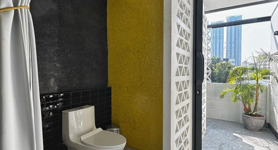 For sale 2 bedrooms townhouse in Phra Khanong, Bangkok