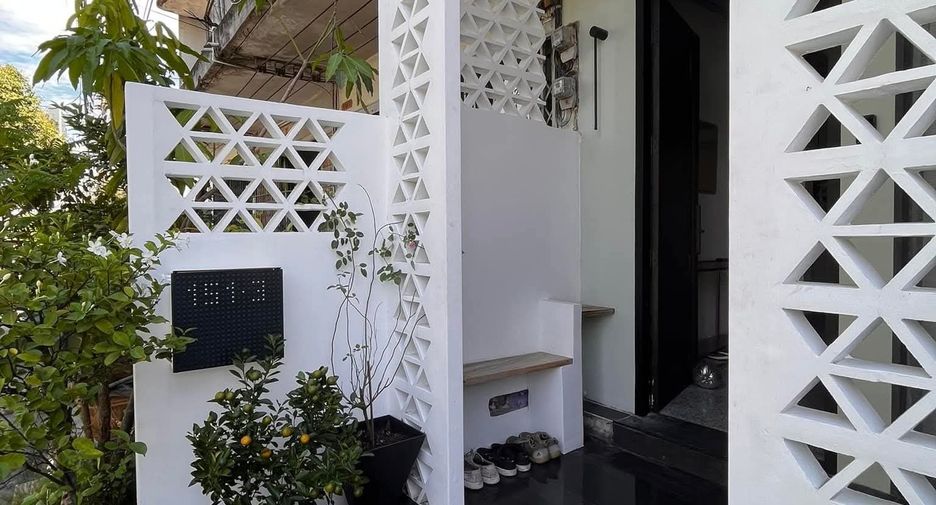 For sale 2 bedrooms townhouse in Phra Khanong, Bangkok