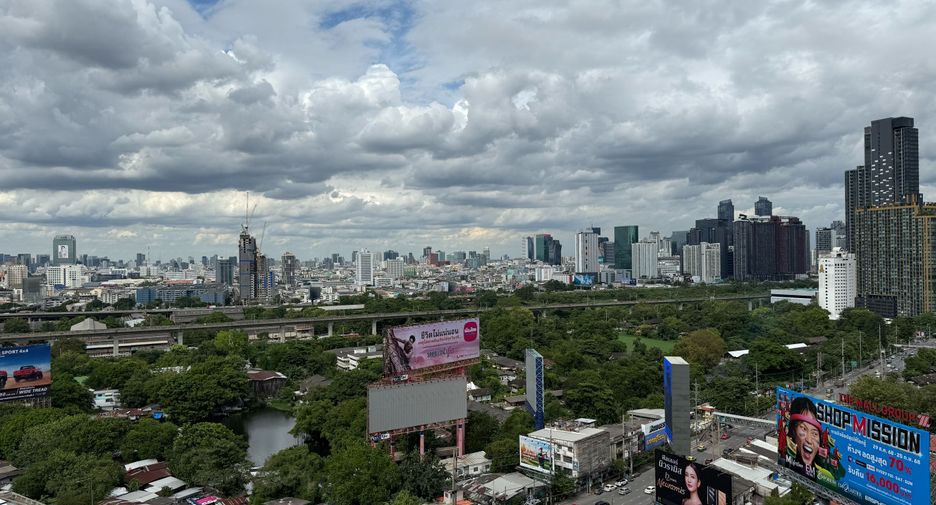For rent 2 bedrooms condo in Watthana, Bangkok