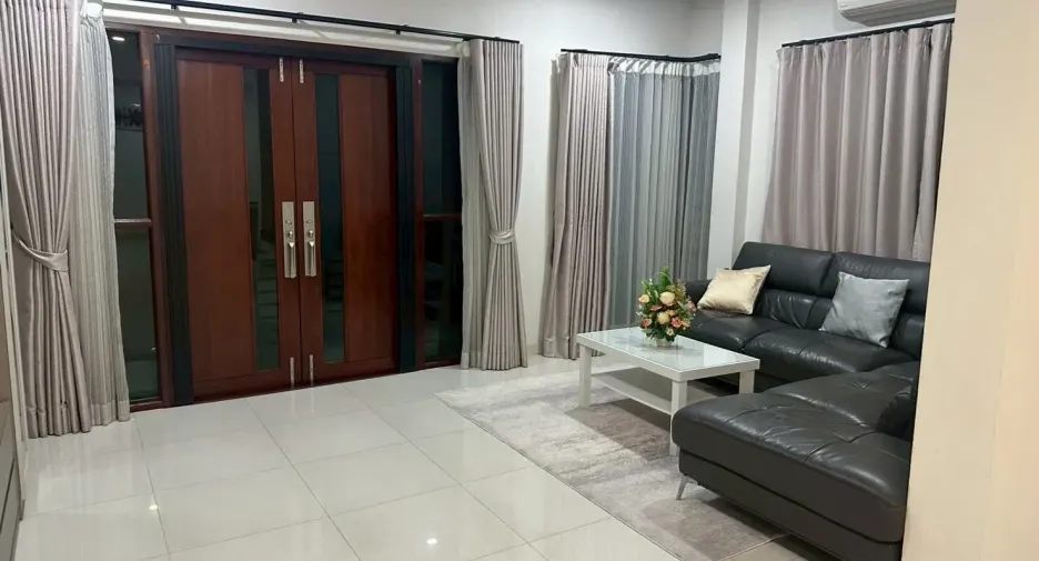 Haus zur Miete mit 4 Zimmer in Bang Phli, Samut Prakan
