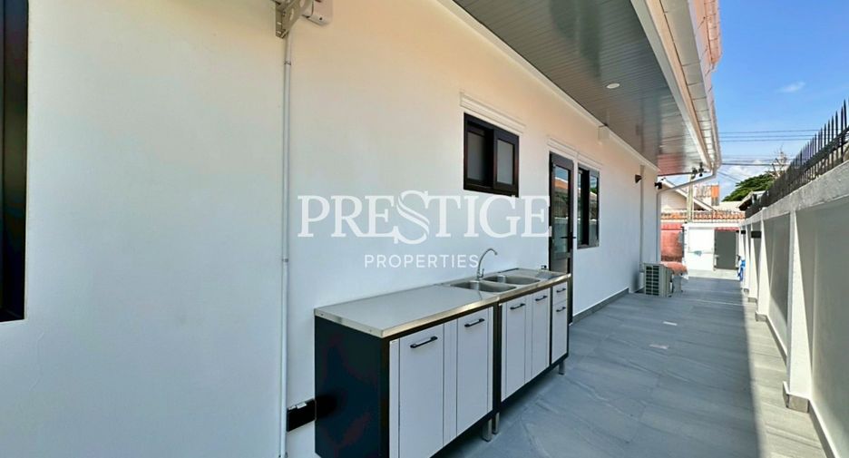 For sale and for rent 4 bedrooms house in East Pattaya, Pattaya