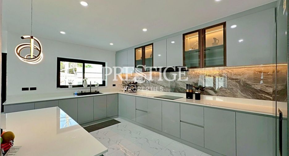 For sale and for rent 4 bedrooms house in East Pattaya, Pattaya