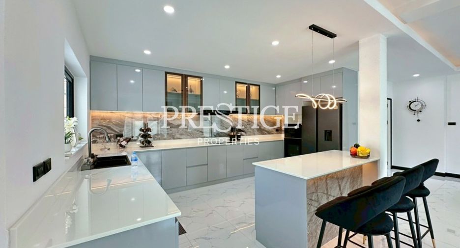For sale and for rent 4 bedrooms house in East Pattaya, Pattaya