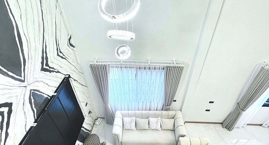For rent 5 bedrooms house in Wang Thonglang, Bangkok