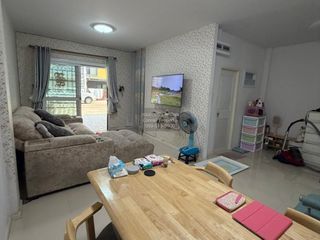 Casa adosada en venta de 3 habitaciones en Khlong Luang, Pathum Thani