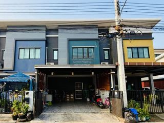 Casa adosada en venta de 3 habitaciones en Khlong Luang, Pathum Thani