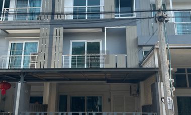 For sale 3 bedrooms townhouse in Wang Thonglang, Bangkok