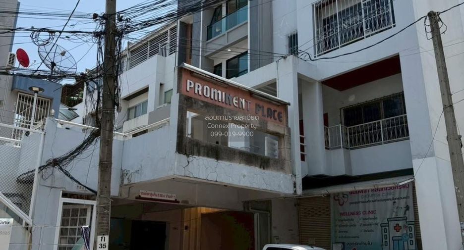 For sale 4 bedrooms townhouse in Phra Khanong, Bangkok