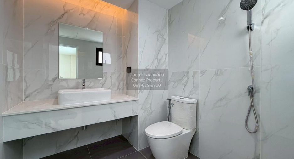 For sale 4 bedrooms townhouse in Phra Khanong, Bangkok