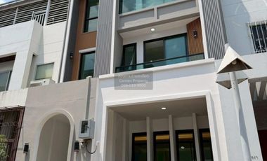 Продажа 4 спальни таунхаус в Пхра Кханонг, Бангкок