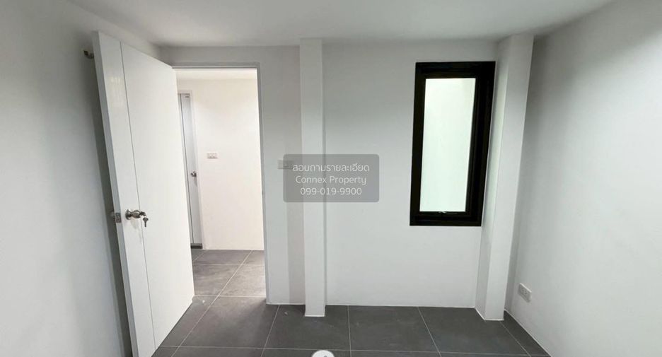 For sale 4 bedrooms townhouse in Phra Khanong, Bangkok