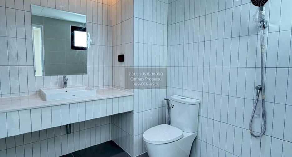 For sale 4 bedrooms townhouse in Phra Khanong, Bangkok