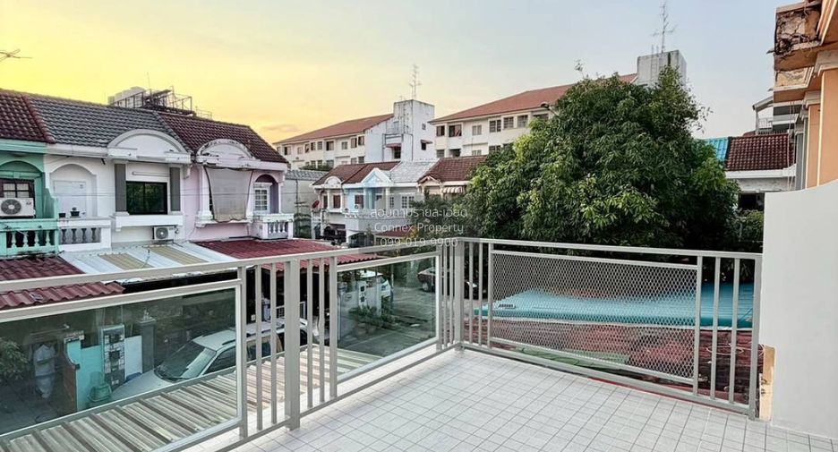 Casa adosada en venta de 3 habitaciones en Mueang Nonthaburi, Nonthaburi