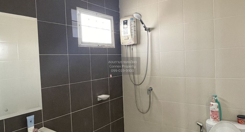 For sale 3 bedrooms townhouse in Mueang Samut Prakan, Samut Prakan