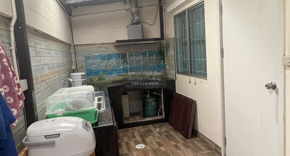 For sale 3 bedrooms townhouse in Mueang Samut Prakan, Samut Prakan