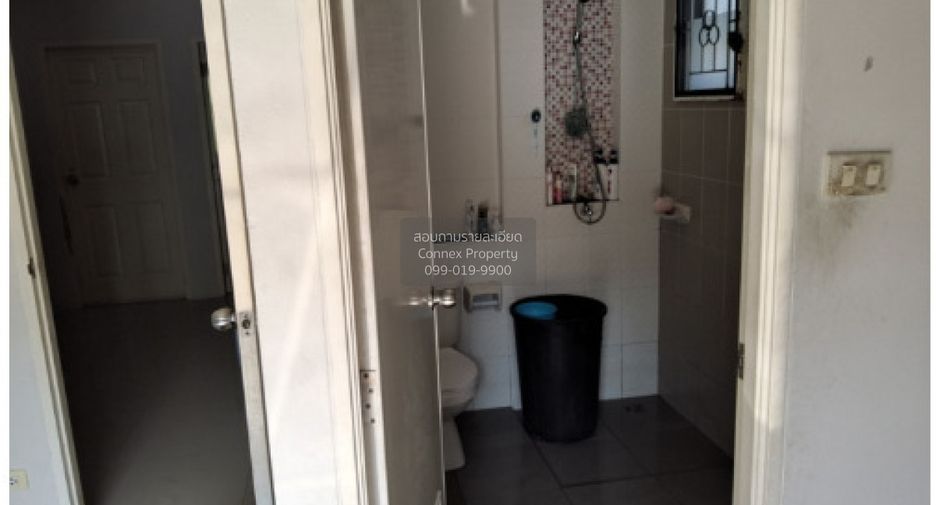 À vendre 3 chambres maison de ville à Si Racha, Chonburi