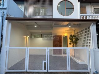 Casa adosada en venta de 2 habitaciones en Wang Thonglang, Bangkok