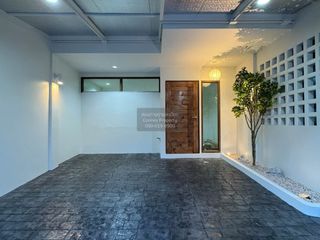 Casa adosada en venta de 2 habitaciones en Wang Thonglang, Bangkok