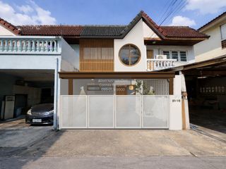 For sale 2 bedrooms townhouse in Wang Thonglang, Bangkok