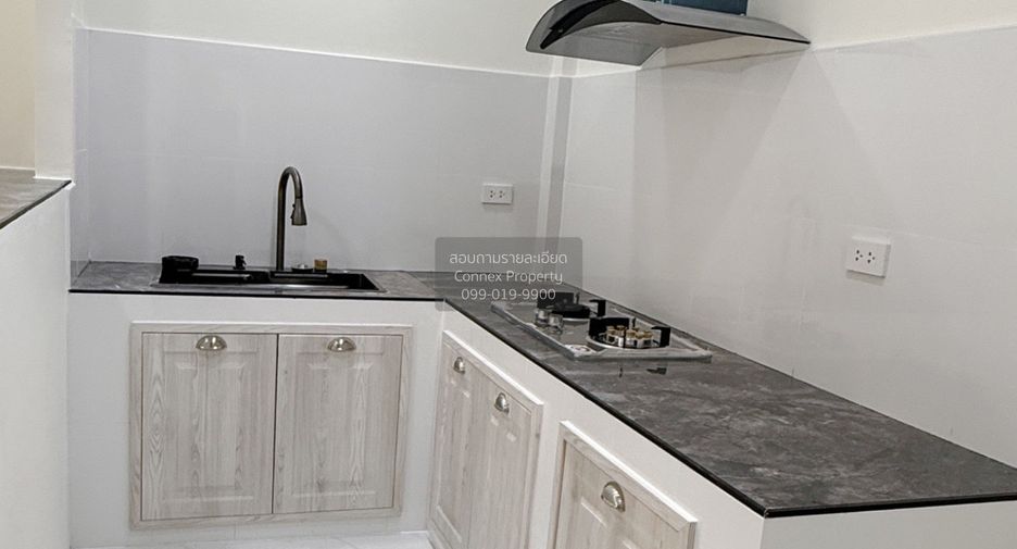 For sale 4 bedrooms townhouse in Bueng Kum, Bangkok