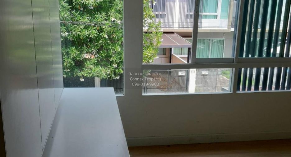 À vendre 3 chambres maison de ville à Bang Phli, Samut Prakan