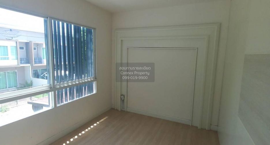 À vendre 3 chambres maison de ville à Bang Phli, Samut Prakan