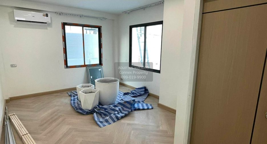 For sale 3 bedrooms house in Khan Na Yao, Bangkok