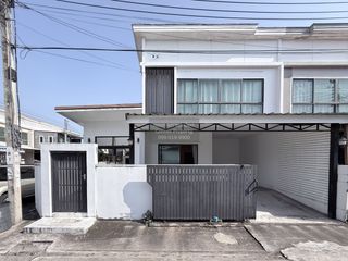 For sale 3 bedrooms townhouse in Bang Khae, Bangkok