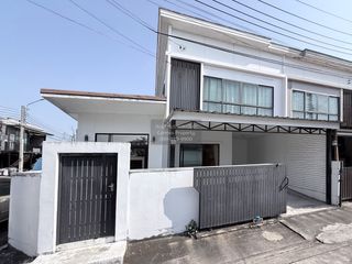 For sale 3 bedrooms townhouse in Bang Khae, Bangkok