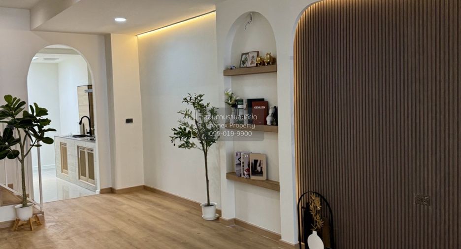 For sale 2 bedrooms townhouse in Wang Thonglang, Bangkok