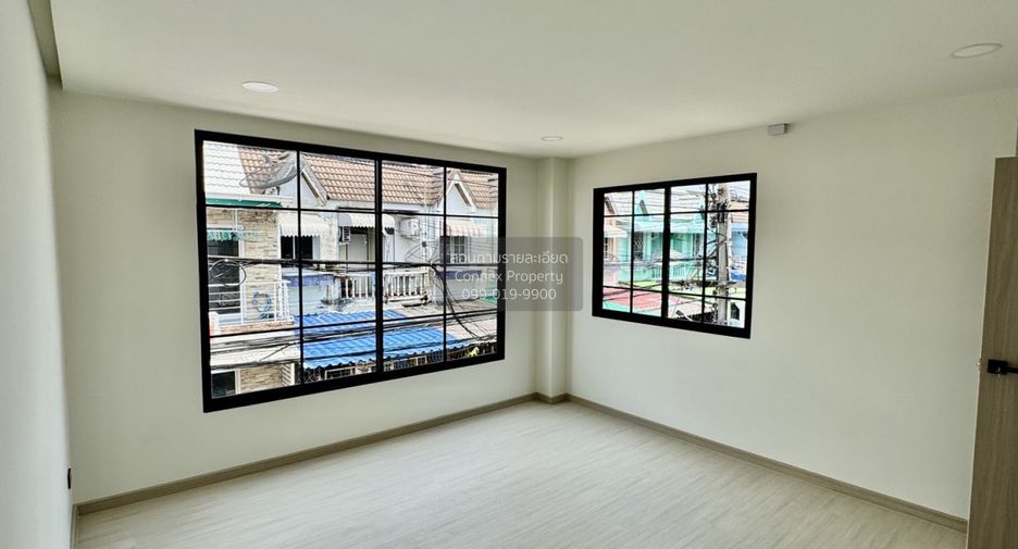 For sale 2 bedrooms townhouse in Wang Thonglang, Bangkok