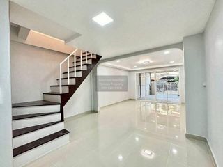 出售 2 卧室 联排别墅 在 Mueang Nonthaburi, Nonthaburi