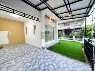 For sale 4 ベッドルーム townhouse in Bang Khae, Bangkok