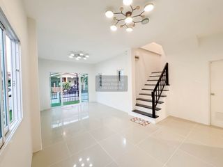 For sale 4 ベッドルーム townhouse in Bang Khae, Bangkok