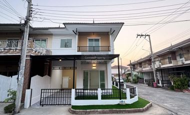 出售 4 卧室 联排别墅 在 Bang Khae, 曼谷