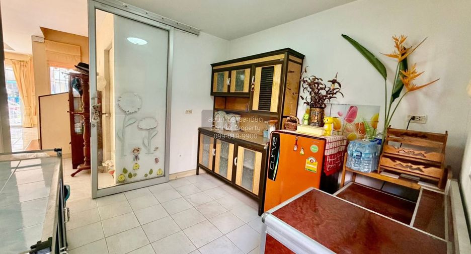 For sale 3 bedrooms townhouse in Mueang Samut Sakhon, Samut Sakhon