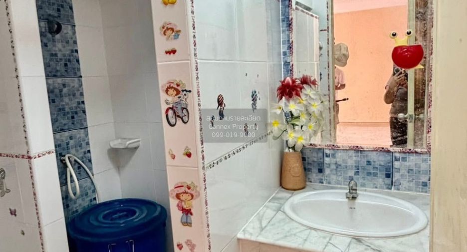 For sale 3 bedrooms townhouse in Mueang Samut Sakhon, Samut Sakhon