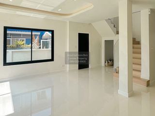 For sale 4 bedrooms house in Mueang Nonthaburi, Nonthaburi
