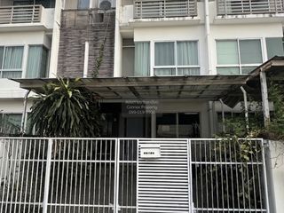 出售 3 卧室 联排别墅 在 Bang Kapi, 曼谷