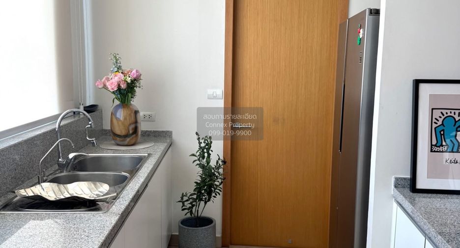 For sale 3 bedrooms condo in Khlong Toei, Bangkok