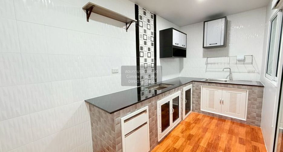 Casa adosada en venta de 3 habitaciones en Bang Yai, Nonthaburi