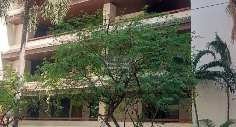 For sale 3 bedrooms condo in Watthana, Bangkok