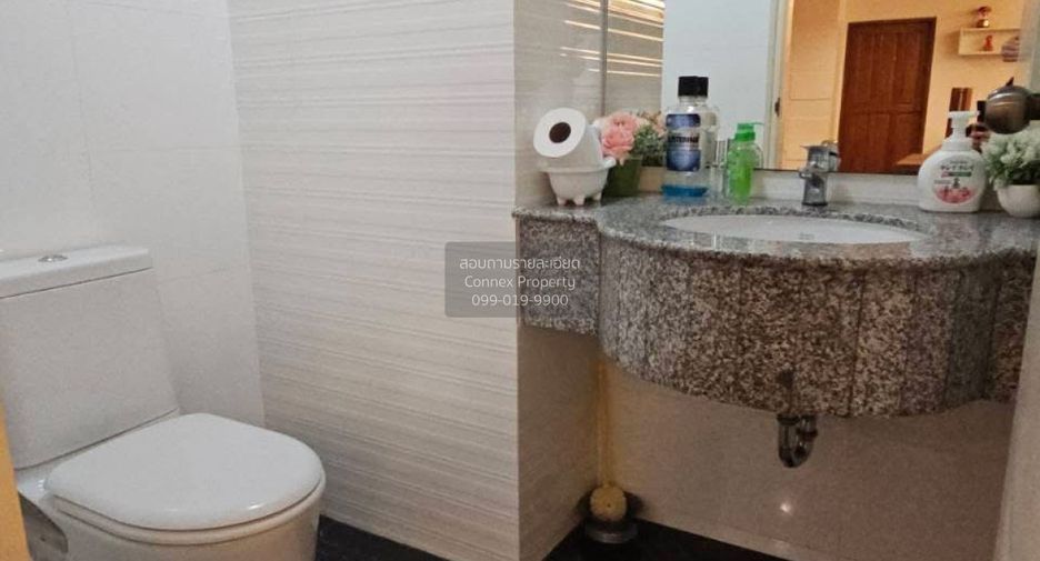 For sale 3 bedrooms condo in Watthana, Bangkok