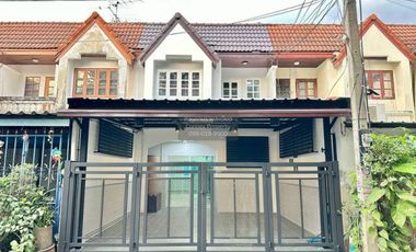 À vendre 3 chambres maison de ville à Bang Bua Thong, Nonthaburi