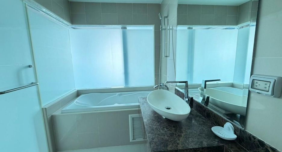 For rent 2 bedrooms condo in Pratumnak, Pattaya