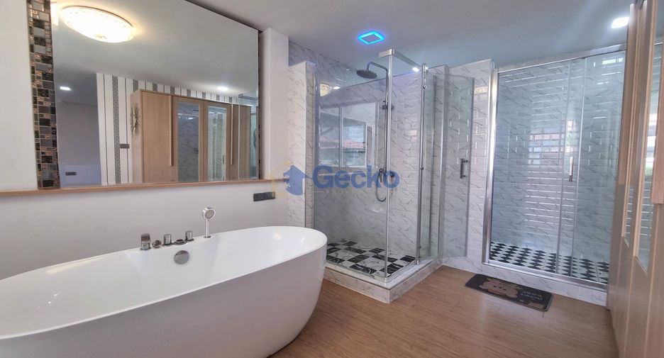 For sale 3 bedrooms house in Pratumnak, Pattaya