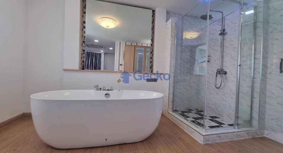 For sale 3 bedrooms house in Pratumnak, Pattaya